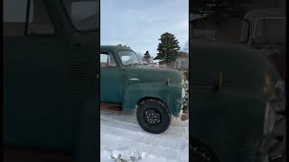 GSC farm find ‘54 Chevy 1 ton. Dashing through the snow! #farmtruck #1954 #chevrolet #hotrod