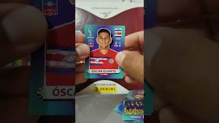 abriendo sobres panini del mundial de fútbol Qatar 2022