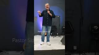 QUEM CHORA TEM MAIS FÉ?  SOBRE FÉ E EMOÇÃO #short pastor Sidnei luiz