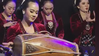 VIRAL!!SELAIN SUARANYA BAGUS SINDEN MUDA CANTIK JAGO MAIN KENDANG BIKIN PENONTON KAGUM |WAYANG KULIT