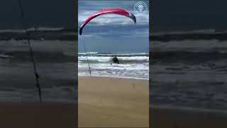 Decolagem aquática: Paratrike aterrissa no mar e veja o que aconteceu!