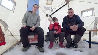 Рыбачим с дочками в полном комфорте. Зимняя рыбалка 2024. Fishing in winter.