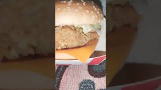 #viralvideo #foodie #foodlover #burger #ytshorts #trending #loveonshorts #lunch #cravings #shorts