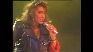 SABRINA SALERNO - Boys (Angel Casas show)  Amazing cleavage.