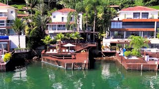 01565CA - OPORTUNIDADE! Belíssima casa frente mar com águas cristalinas em Angra dos Reis.