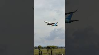 Garuda Indonesia Boeing 737-800NG Roaring departure bound to Jakarta #shorts #garudaindonesia