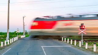 RailWay. The new light signal at the Russian railway crossing / Новый светофор на жд переезде РЖД