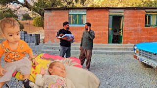 Seifullah's strange documentary:Saifullah's farewell to the campus and returning home with the baby