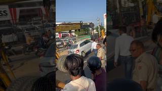 Crane se car uthai # shorts #vlogs #viral shorts #swift #car #police #viralviral