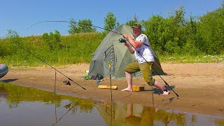 ЛОПАТЫ КЛЮЮТ ОДНА ЗА ОДНОЙ! РЫБАЛКА НА ДИКОМ ОСТРОВЕ.