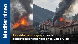 La caída de un rayo provoca un espectacular incendio en la Vall d'Uixó