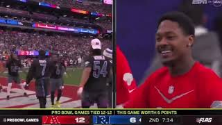 Stefon Diggs throws a pick to his brother Trevon Diggs in the pro bowl 😂