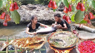 Amazing Fishing skill to catch Big fish with egg and cooking Soup for lunch in the forest