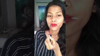 Lipstick Hack With Earbuds💄#lipstickhacks #viralhacks #makeuphacks #youtubeshorts #shorts