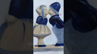 Enjoyed working on this commissioned oil painting of a Delft Blue porcelain kissing couple!