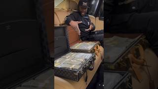 Floyd Mayweather Gives NBA Youngboy $1million Cash ‼️‼️ #nbayoungboy #floydmayweather #djakademiks