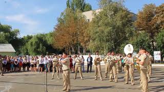 Славянск. 01.09.18. Военный оркестр «порвал» Первый звонок  (Ч.2)