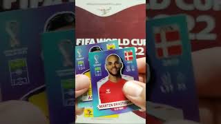 Ángel Mena: abriendo sobres panini del mundial de Qatar 2022