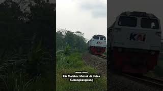 Kereta Api Malabar Meliuk di Petak Kubangkangkung