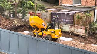 Crazy Disappearing Digger clearing the site in under 10 minutes @paulcruse #demolition #construction