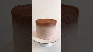 Bolo com glitter comestível. Um luxo! #bolochantininho #cake #bolopersonalizado #bolo