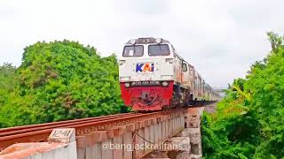 Hunting Kereta Api di Trek Lurus