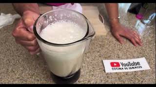 How to make almond milk/ como hacer leche de almendra.