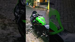 Hujan turun 🥶🌧️ #shorts #zx25r #kawasaki