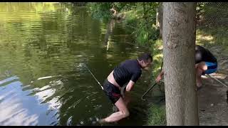 Extreme carp fishing - the fisherman's jump / Экстремальная ловля карпа - прыжок рыбака