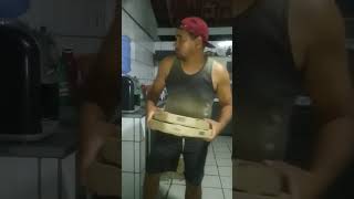 quando a visita chega na hora da pizza