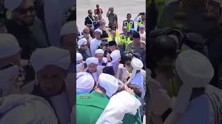 Kedatangan Habib Umar bin Hafidz dan Rombongan di Bandara #ngalapberkah #tarım #shorts