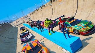 HOMEM ARANHA SUPER MOTOS com CARROS e Super Heróis na Rampa GTA V - GetMods Games