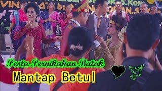 Salah Satu Lagu Paling MANTUL di Pesta Pernikahan Batak - Joged Asik Bersama Pengantin 😍😁