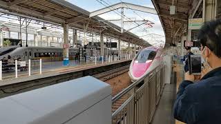 [JR West] 500 Series Hello Kitty Shinkansen departing Okayama for Hakata