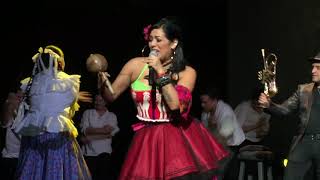 LA CUMBIA DEL MOLE EN VIVO/Lila Downs