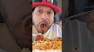 SPAGHETTI 🍝 AND MEATBALLS #spaghettiandmeatballs #spaghetti #pastalover #pasta #mukbang #ytshorts