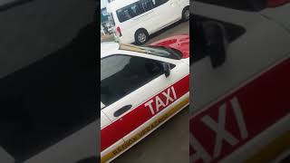 Denuncian estudiantes a taxista que se masturbaba en su unidad frente a ellas