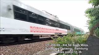 Empat Kereta Ngebut saat Siang Hari di Wates