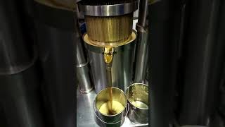 Hydraulic oil press machine pressing sesame at present.