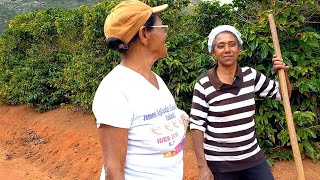 DONA NALVA UMA MULHER GUERREIRA - ELA VIVE SOZINHA NA ROÇA E SEU ÚNICO TRANSPORTE É A BICICLETA