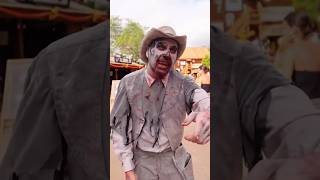 El ZOMBIE vaquero de PortAventura nos enseña una coreografía 🤣 #halloweenportaventura #portaventura