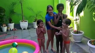 DESAFIO DA PISCINA COM OS AMIGOS KARAOKE - THE VOICE KIDS