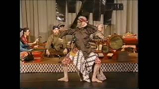 University of Hawai'i Gamelan Ensemble (Guest Dancer : Ben Suharto)