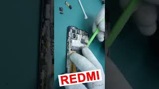 😱😱  Telefono Celular REDMI  📲📳 SUMERGIDO en AGUA de MAR 🌊🏖️ Placa Base Sulfatada y Oxidada #shorts