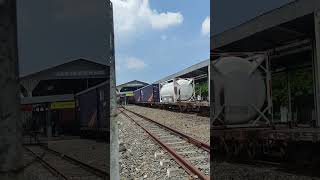 Kereta Barang Panjang #keretaapi #railfans #railway #keretaapiindonesia #kai #indonesianrailfans