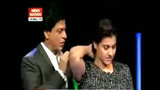 Шахрукх одевает микрофон Каджол / SRKajol - Shahrukh puts microphone on Kajol