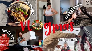 Acai bowl + Yvette Sportswear + Yoga + Wrapping Presents + Neighbor Gift Exchange! VLOGMAS 2022