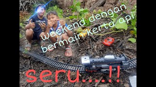 Kereta api di hari weekend_bermain kerata api bersama