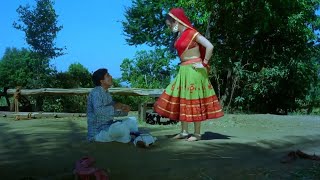 Mumtaz as a barefoot village girl - 3