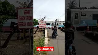 Pintu perlintasan jpl andong butuh #keretaapi #railway #train